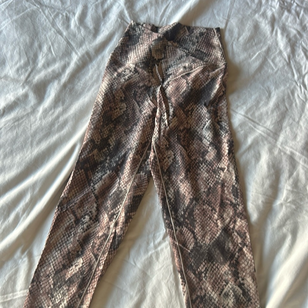 Aerie offline size small crossover legging in snake skin pattern.